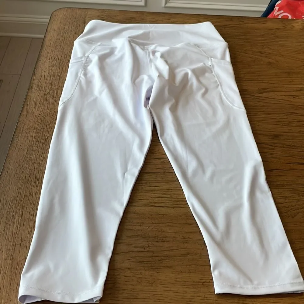 Kcutteyg white exercise capris with side pockets.  New with tags